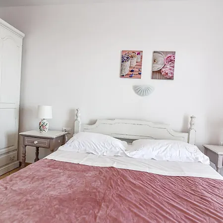Appartement Piccolo Apt2 With Sea View And Private Parking